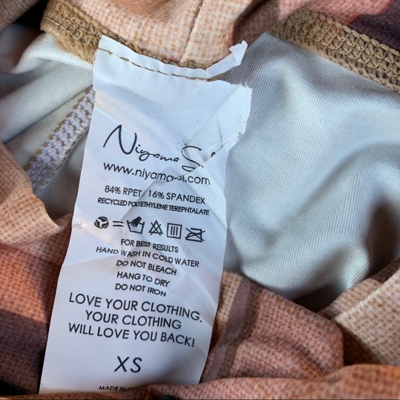 ✨NIYAMA SOL ROSE GOLD STRIPE LEGGINGS NWOT XS - Picture 5 of 8